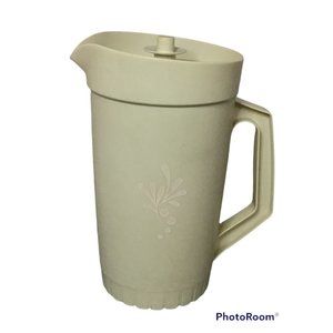 Vintage tupperware push button pitcher